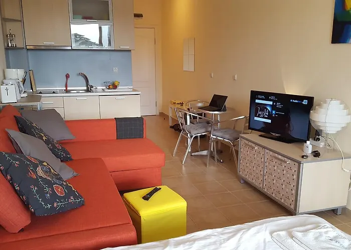 C32 In Dream Complex *